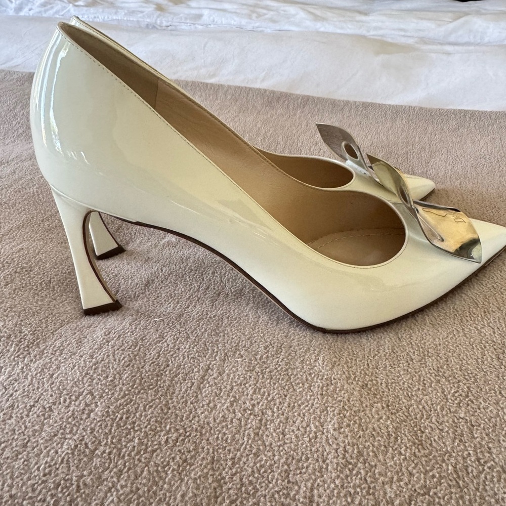 CHRISTIAN DIOR
White Patent Leather Instinct Pumps - Picture 3 of 6